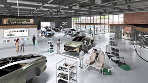Bentley feiert 10-jähriges Jubiläum der Solarenergie mit neuen Solarmodulen in CO2-neutraler "Traumfabrik". - November 28, 2023
